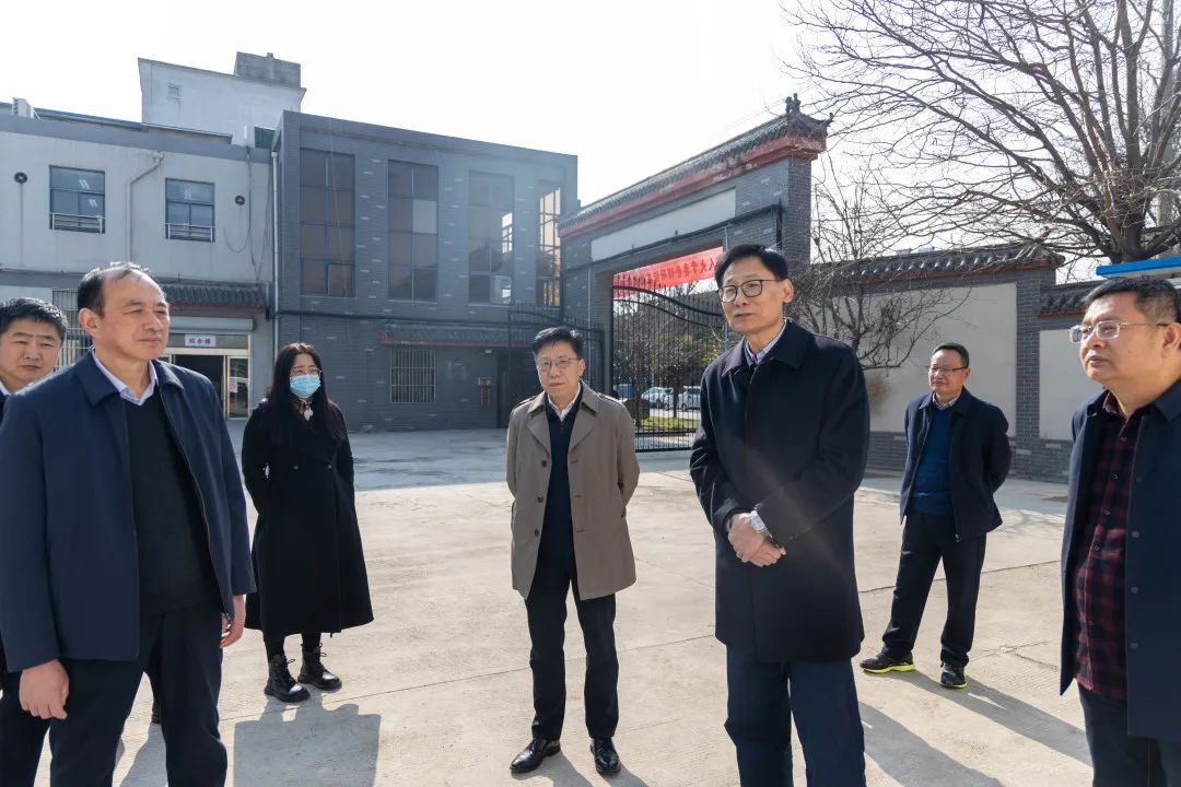 市人大调研组到徐州市中医院中药制剂研发中心开展专项调研工作